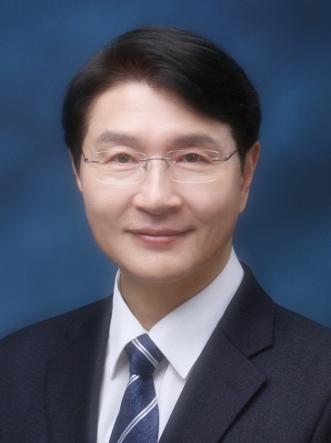 Yong-Hoon Cho